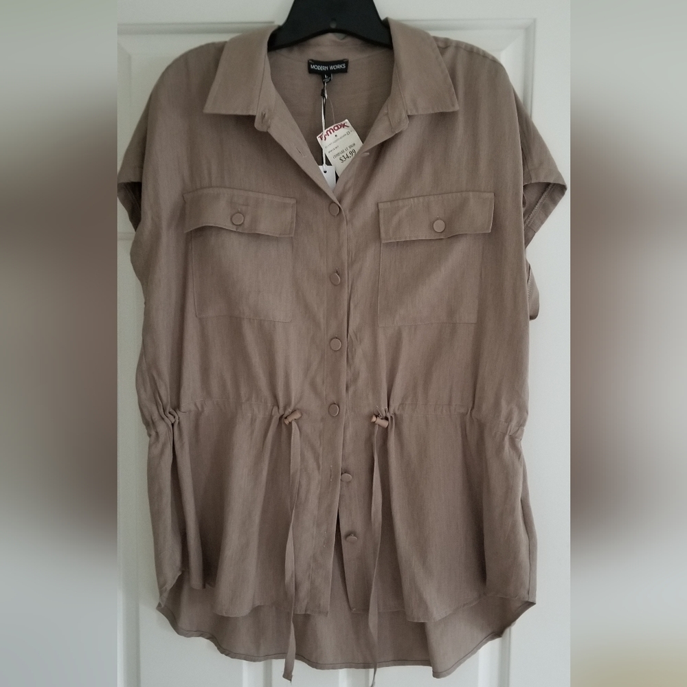 Women's Beige Top size Large Short sleeve